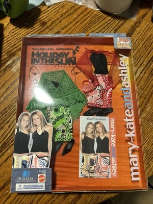 Paquete de ropa de muñeca Mary Kate y Ashley Holiday In The Sun 2002 NRFP Foto 1 de 3