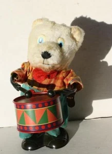 Oso de peluche tocando el tambor cuerda hojalata metal juguete oso polar blanco sobrebollado --- - Imagen 1 de 1