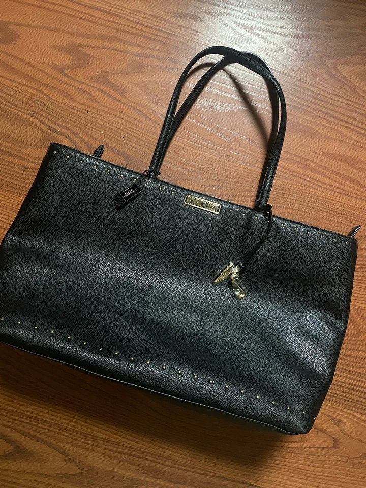 Bolsa de couro preta Victoria's Secret detalhes dourados - Imagem 1 de 4