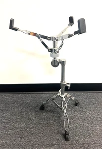 Yamaha Standing Concert Snare Drum Stand SS-745A (24-36 pollici) (6,6 libbre) - Foto 1 di 4