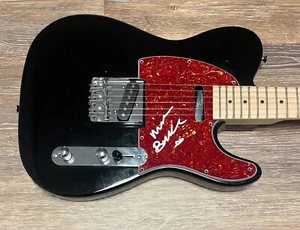 * NESSA BARRETT * signed electric guitar * AFTERCARE * - Picture 1 of 2