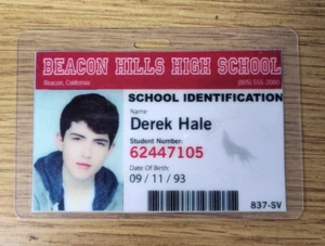 Insignia de identificación de lobo adolescente - Beacon Hills High Derek Hale utilería cosplay disfraz - Imagen 1 de 2