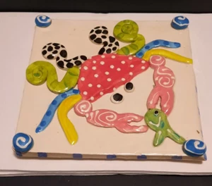 ELIZABETH CARLTON STUDIO WHIMSICAL POTTERY CRAB & FISH WALL PLAQUE '07 - Picture 1 of 3