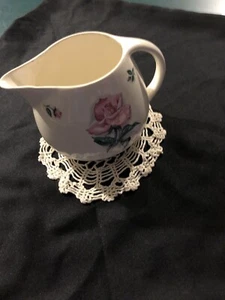 Rhythm Rose 48 oz Pitcher Kitchen Kraft Homer Laughlin Household Institute - Picture 1 of 6