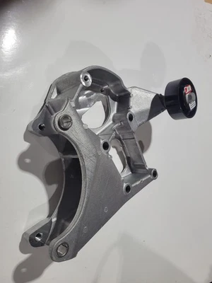 Gm LS Power Steering Bracket W/Pulley and bolts Chevrolet Corvette C6 05-13 - Imagen 1 de 4