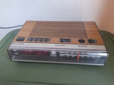 Radio Reloj Despertador Digital AM/FM Vintage General Electric Modelo 7-4624B GE Funciona  Foto 1 de 4