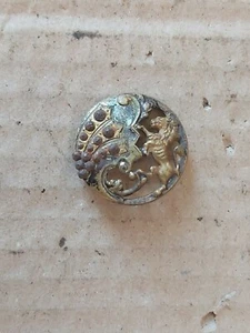 Old WW1 Lion Button perhaps Earlier Military button - Picture 1 of 8