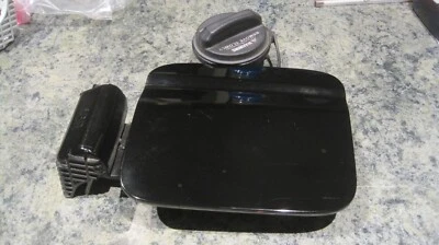 KIA SPECTRA 4 Door Sedan w/cap Lid Fuel Tank Door 2009 EB Ebony Black Foto 1 de 2