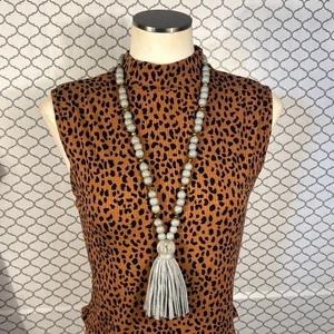 Mis Pie elegante graue Holzperlenkette mit Quaste - Bild 1 von 6