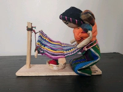 Decoración ecléctica - Muñeca guatemalteca hecha a mano - Madre tejedora con bebé Foto 1 de 4