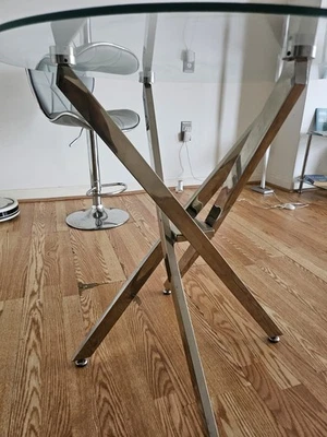 Elegant Glass And Stainless Steel Tanle - Image 1 of 2