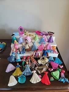 Polly Pocket Dolls 13 Disney Cinderella Snow White Clothes & Accessories - Imagen 1 de 9