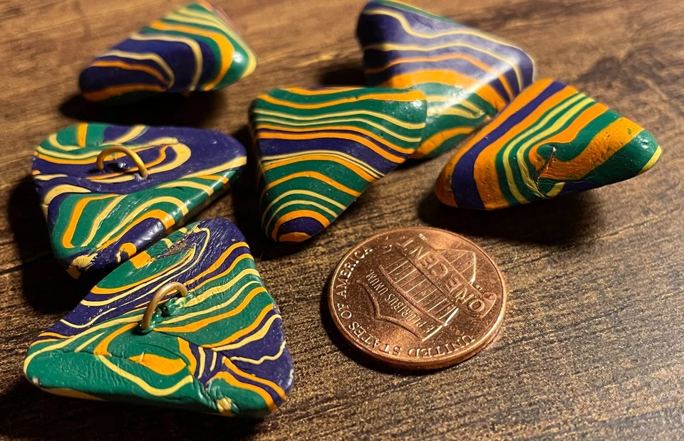 6 Plastic Triangle Orange Green Purple Multi-color Shank Buttons 25mm 1" 14935 - Image 1 of 3