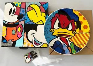 Disney Donald Duck Plate by Romero Britto *NEW* Gift Boxed - Picture 1 of 2