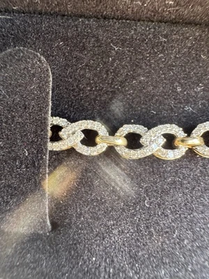 Brazalete de tenis de oro amarillo de 10 quilates con diamantes de 7 pulgadas Foto 1 de 3