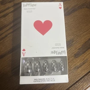 Red Aspen Press On Nail Dashes Aced That, Ava Short Almond Checkered - Bild 1 von 4