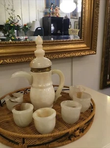 Teeservice aus Naturstein Onyx mit einer Kanne & fünf Tassen. - Bild 1 von 2