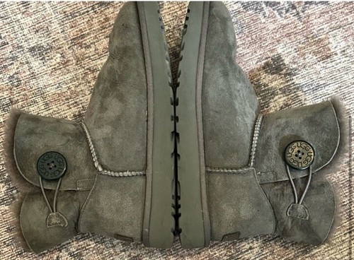Stivali Ugg grigi Bailey con bottoni taglia 9