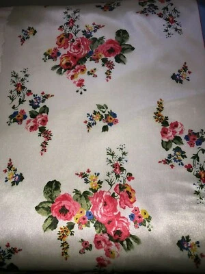 Tissu vintage satin décor fleurs , larg 43 cm x H 670 réf A537 - Photo 1/4