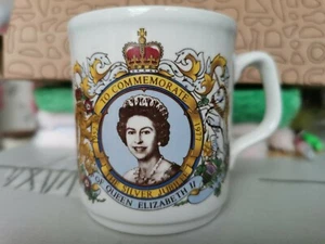 Silber Jubiläumsbecher von Table Tops (Cartwrights), Queen Elizabeth II - Bild 1 von 4