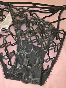 Braguita de bikini Victoria's Secret muy sexy bordada en corazón negra con tiras LG - Imagen 1 de 6