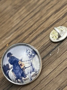 GROS PIN'S 2cm Métal Argenté Napoleon 1er En Campagne Russie - Picture 1 of 2