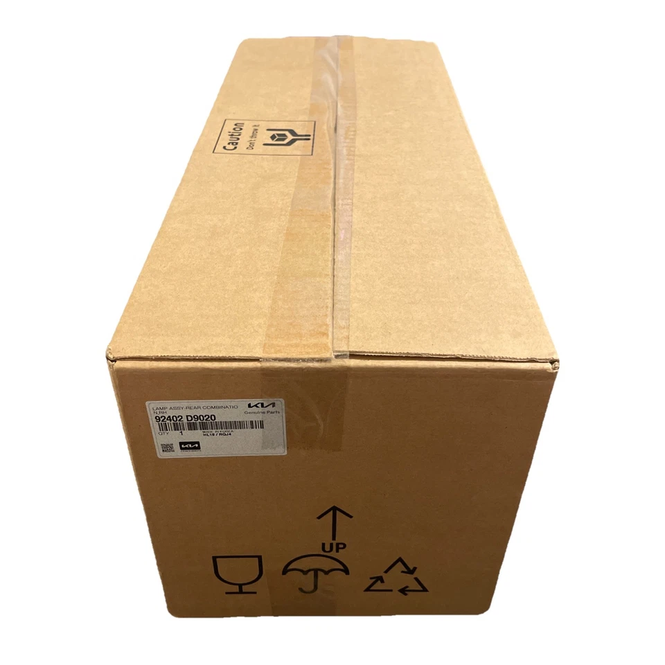 KIA GENUINE PARTS 92402-D9020 LAMP ASSEMBLY- REAR COMBINATION  OEM NEW !!!!! - Image 1 of 2