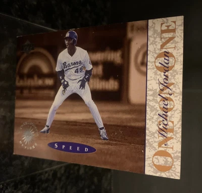 1995 Upper Deck One On One No4 МАЙКЛ ДЖОРДАН (УХОДИТ В ОТСТАВКУ) - Изображение 1 из 2