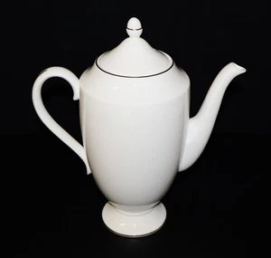 Wedgwood Signet Gold Coffee Pot and Lid – 5-Cup | Made in England - Picture 1 of 6