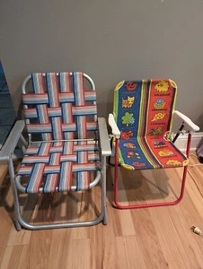 2 Vintage Kids Folding Lawn Chairs Beach Webbed Aluminum Red White Blue Cat Dog - Picture 1 of 11