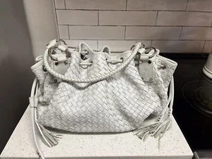 ADRIENNE VITTADINI WHITE WOVEN HANDBAG WITH TUSSELS - Picture 1 of 3
