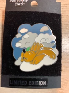 56595 Disney Where Dreams HapPIN 2007 Mystery PLUTO SLEEPING LE 800 Pin - Picture 1 of 2