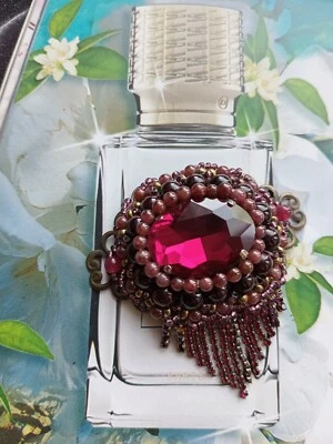 El colgante original hecho a mano. Bordado con granate, espinela, pedrería, abalorio Foto 1 de 4