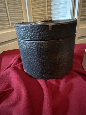 Collar de ataúd de equipaje con gemelos de cuero victoriano y latón para hombre incluido Foto 1 de 4