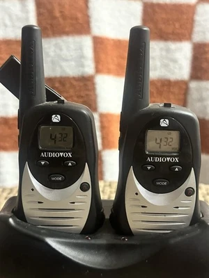 批量 2 件 Audiovox GMRS122-2CH 黑色 22 频道 - 背光液晶双向收音机 — 第 1/4 张图片