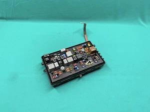 VAUXHALL INSIGNIA A 1.8 BENZIN 13-17 UEC SICHERUNGSKASTEN MOTOR UNTER MOTORHAUBE 22933575 - Bild 1 von 1