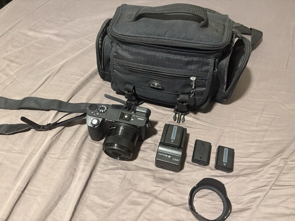 Cámara sin espejo Sony A6500 con lente de 1,8/35 mm y batería Foto 1 de 2