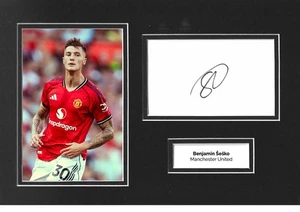 Exhibición fotográfica firmada por Benjamin Sesko 12x8 Manchester United autógrafo certificado de autenticidad - Imagen 1 de 1