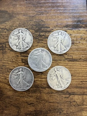 QTY 5 Walking Liberty Silver Half Dollar, 1945, 1942, 1943, 1935, 1917. 50 Cent - Image 1 of 4