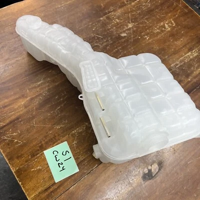 Coolant Reservoir  Freightliner A0528531000 A0528531001 A0528531002 OEM - Image 1 of 3