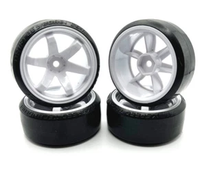 Pneumatici Drift 1/10 montati su ruote bianche a 6 razze (4 pezzi) - Foto 1 di 1