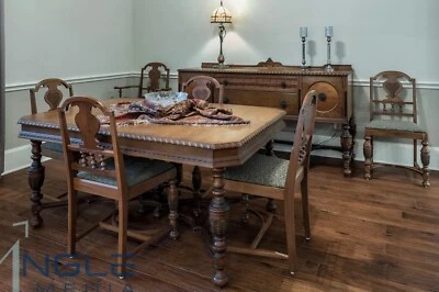 Mesa antigua única más 6 sillas muy detallada Foto 1 de 3