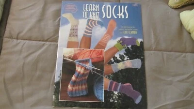  AMERICAN SCHOOL OF NEEDLEWORK 2000, LEARN TO knit  SOCKS - 12 DESIGNS - Image 1 of 4