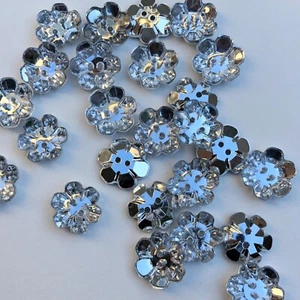 12X Silver Acrylic Flower Buttons Embellishment Round 17mm Two Hole Button - Picture 1 of 10