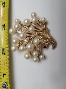 RETRO TRIFARI PEARL PIN BROOCH  GOLDTONE - Picture 1 of 6