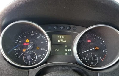 Grupo medidor velocímetro clase ML 2009 127 k millas Mercedes-Benz Foto 1 de 4