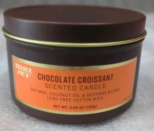 NUEVO Trader Joe's Chocolate Croissant Vela Perfumada Vacaciones de Navidad 5.64 OZ - Imagen 1 de 3