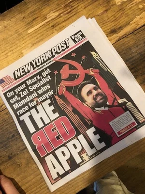 NEW YORK POST: ZOHRAN MAMDANI 11/5 LA MANZANA ROJA CUBIERTA FUNDA SOLAMENTE Foto 1 de 3