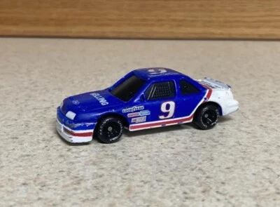 NASCAR Racing Champions 1989 Bill Elliott escala 1:64 Die-Cast Race Melling Oil Foto 1 de 4