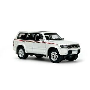 1:64 Nissan Patrol 1998 White Diecast Model Car Collectibles Gift Toy Series